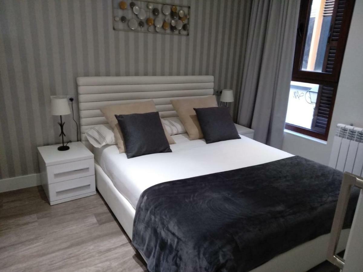 Apartamentos Cava Baja Мадрид Екстериор снимка